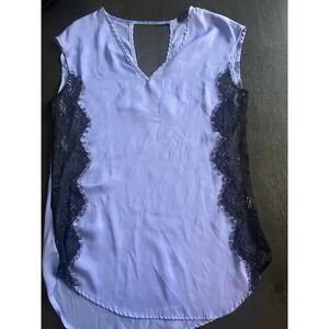 Dynamite Lavender Lace Trim V Neck Sleeveless Top Women's Size Medium